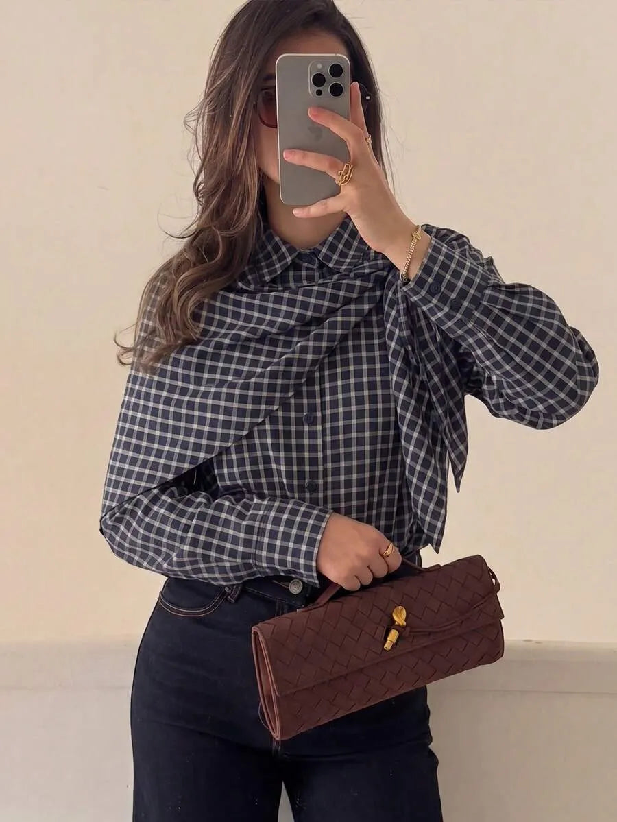 Nicole rutig skjorta med scarfknut