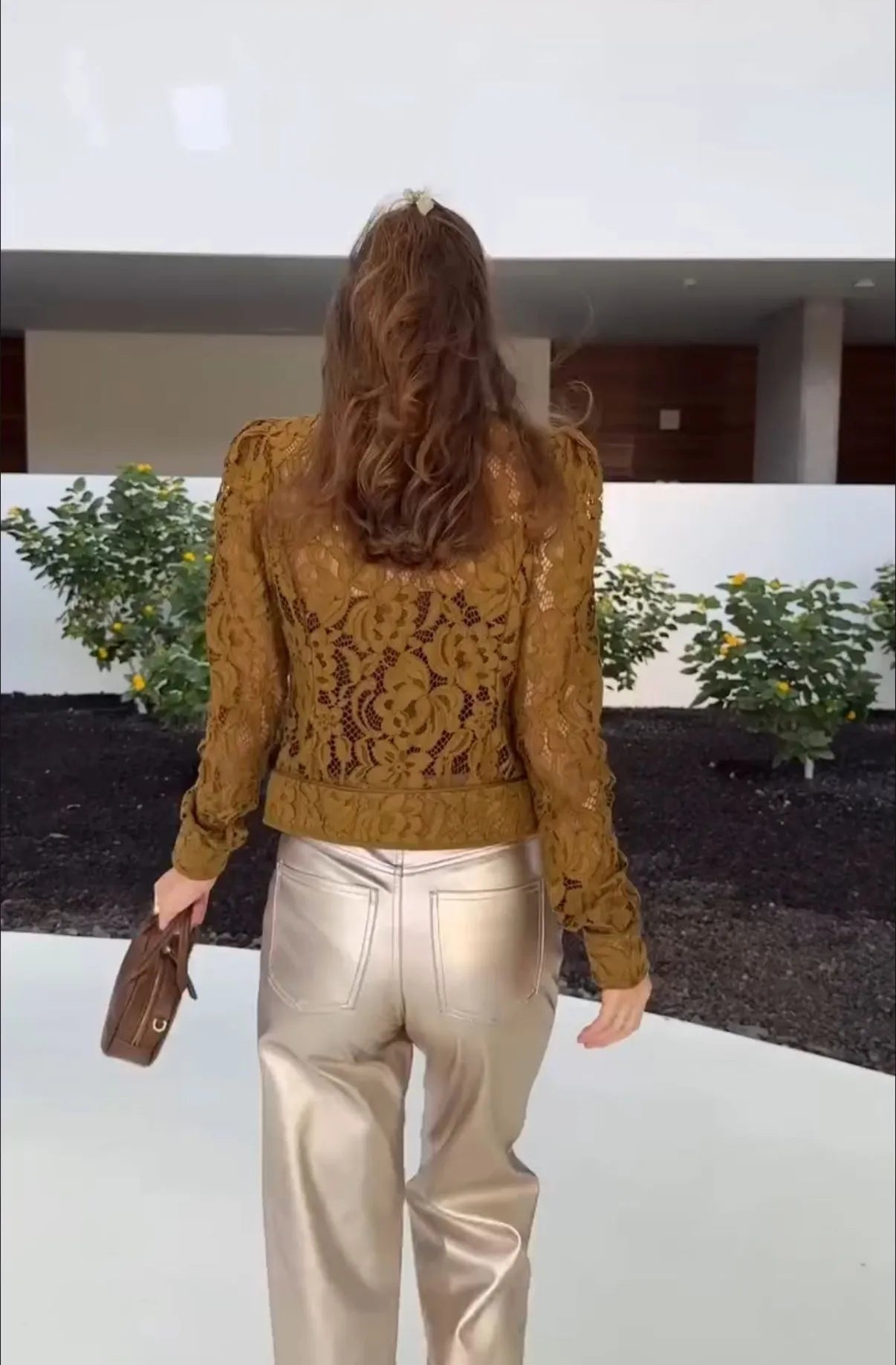 Hannah spetsgenomskinlig blus