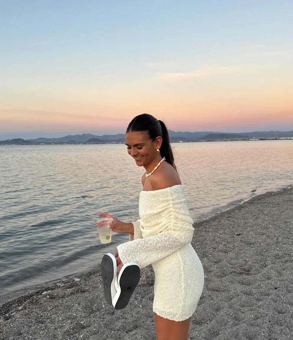 Zaria figure-hugging off-shoulder miniklänning