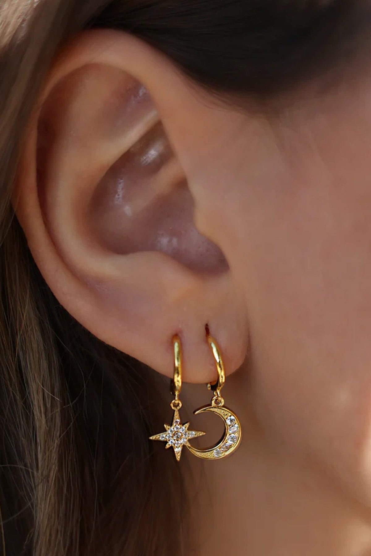 ZEYA - Clara Star Moon Hoop Piercing