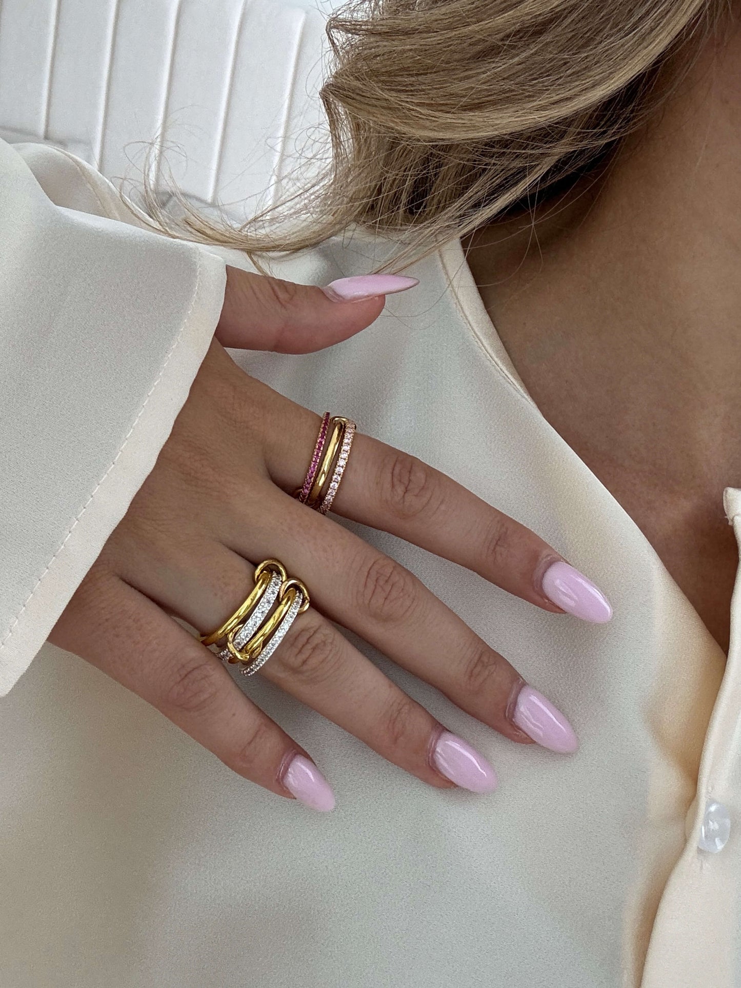 Rosy rosa strass staplad ring
