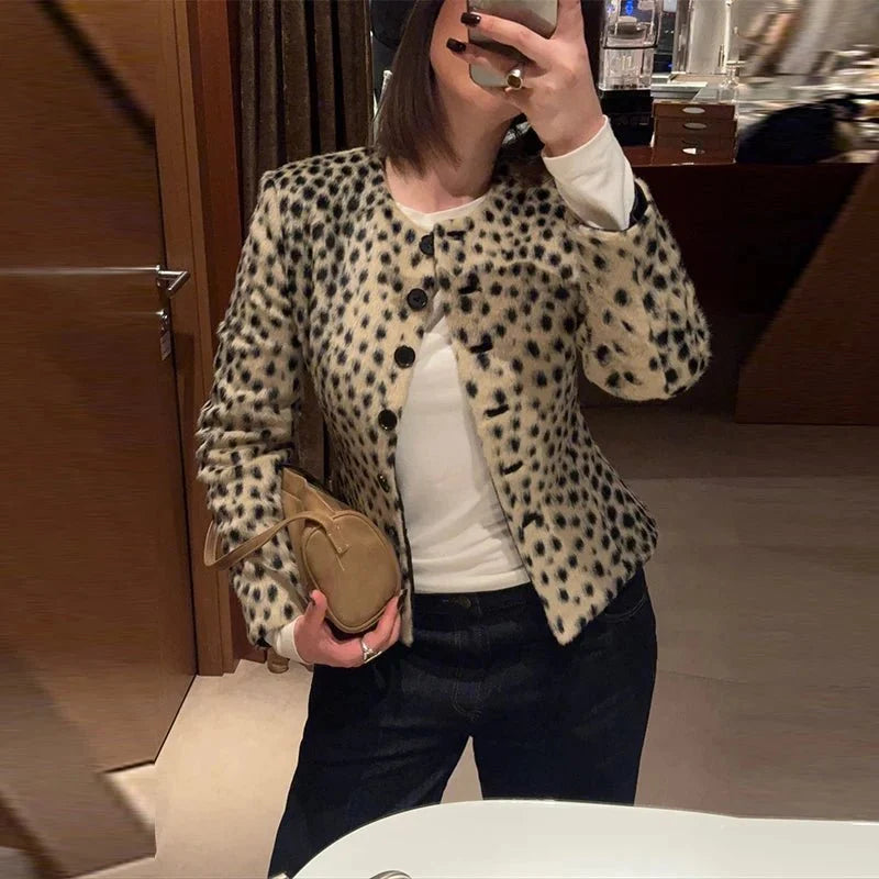 Katie Leopard jacka i fuskpäls, kort modell, leopardmönster