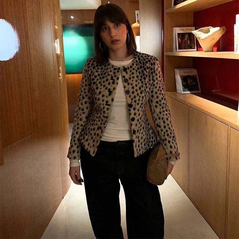 Katie Leopard jacka i fuskpäls, kort modell, leopardmönster