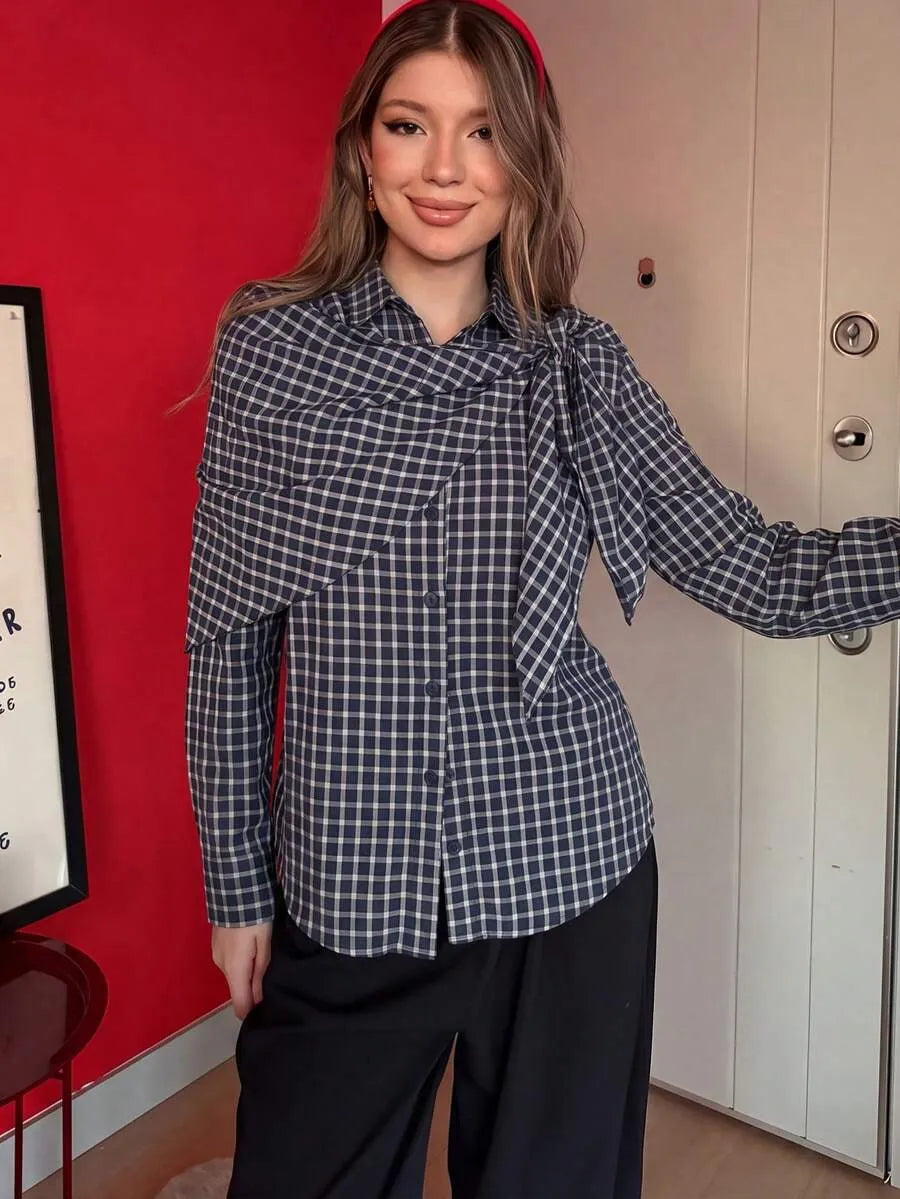 Nicole rutig skjorta med scarfknut