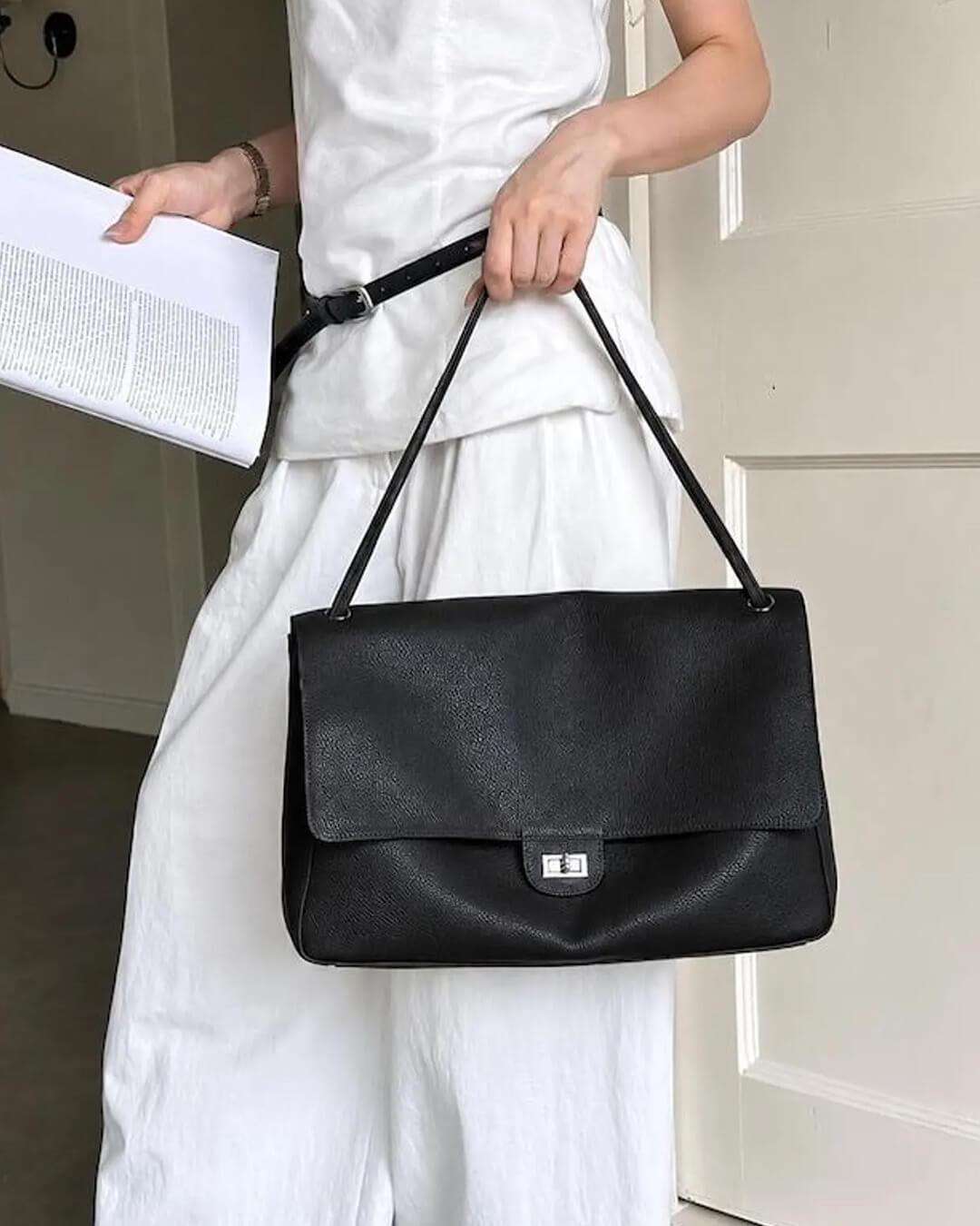 Ava Maxi Flap Läderaxelväska