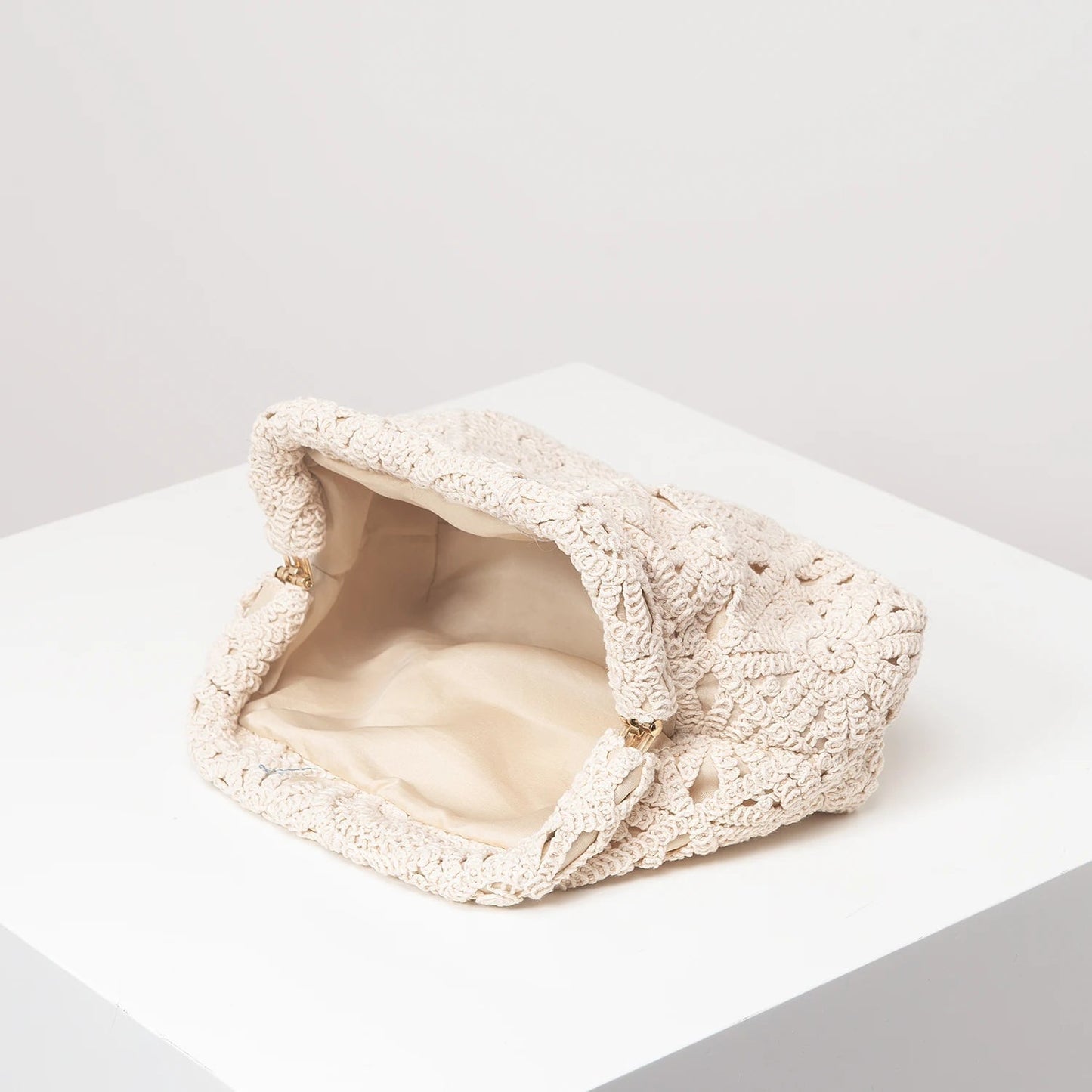 Iris Blommig Boho Clutch