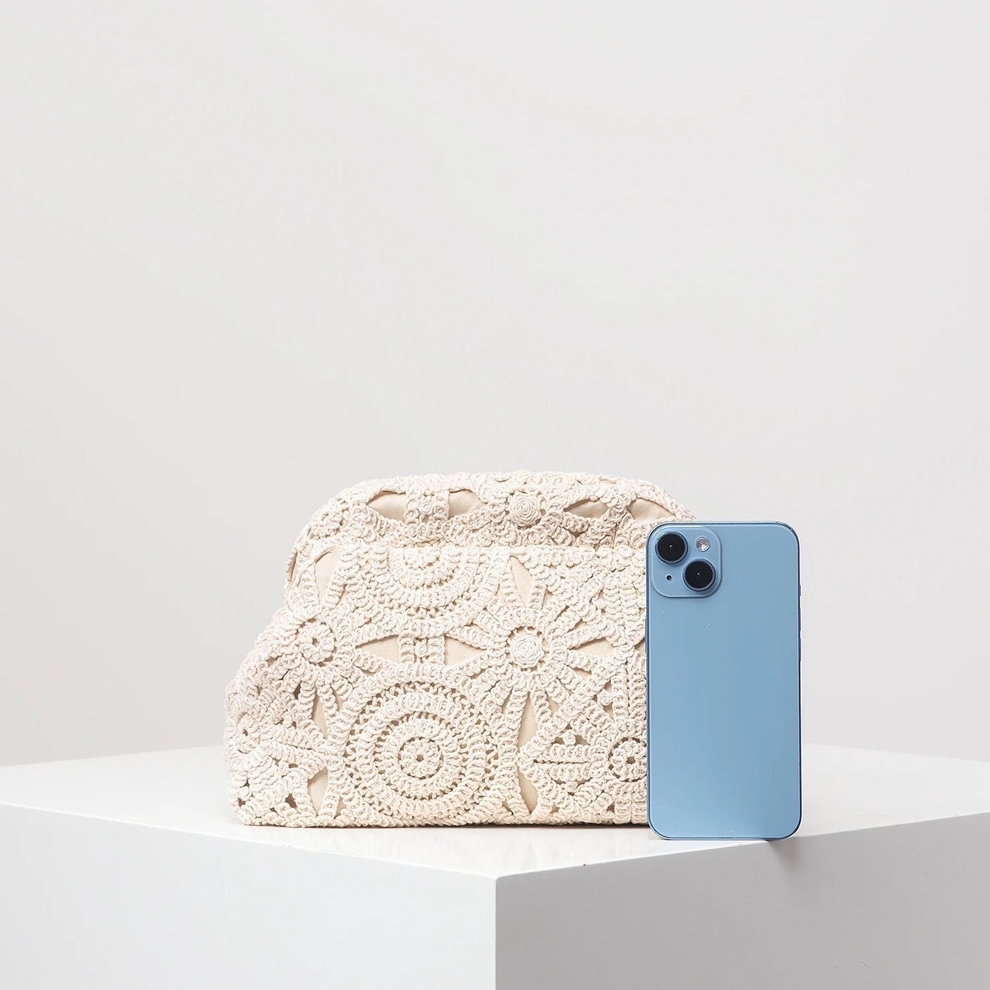 Iris Blommig Boho Clutch