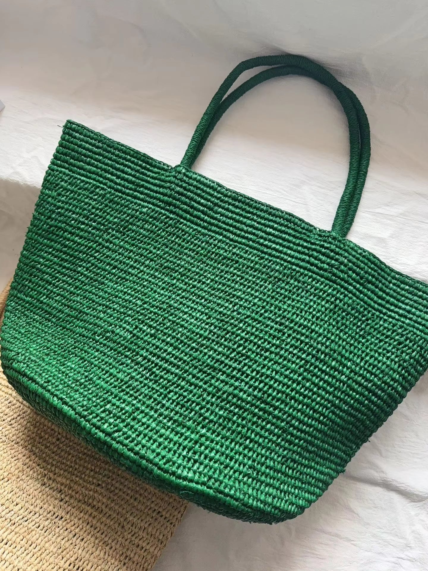 Vivienne handvävd rattan-tote