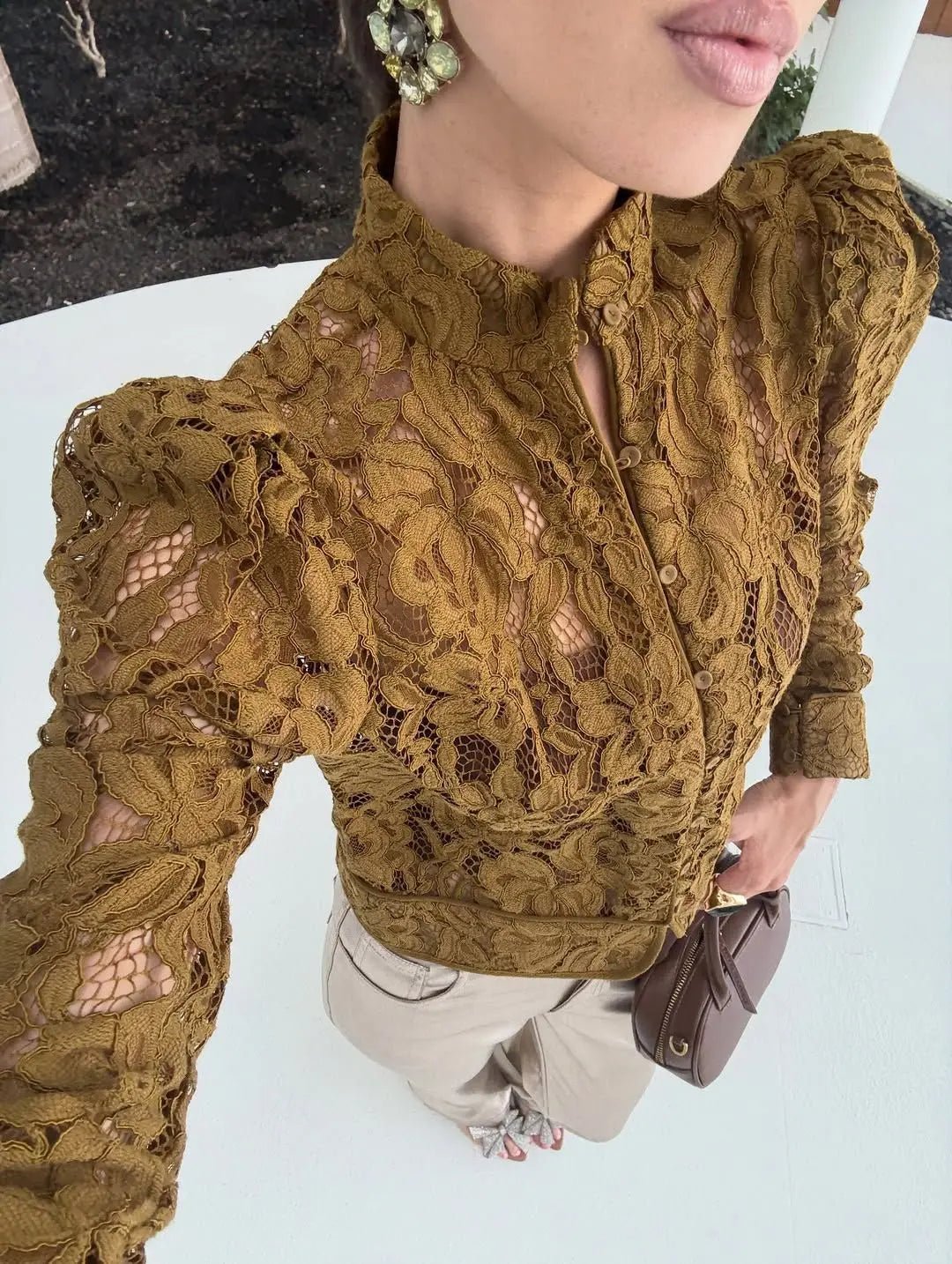 Hannah spetsgenomskinlig blus