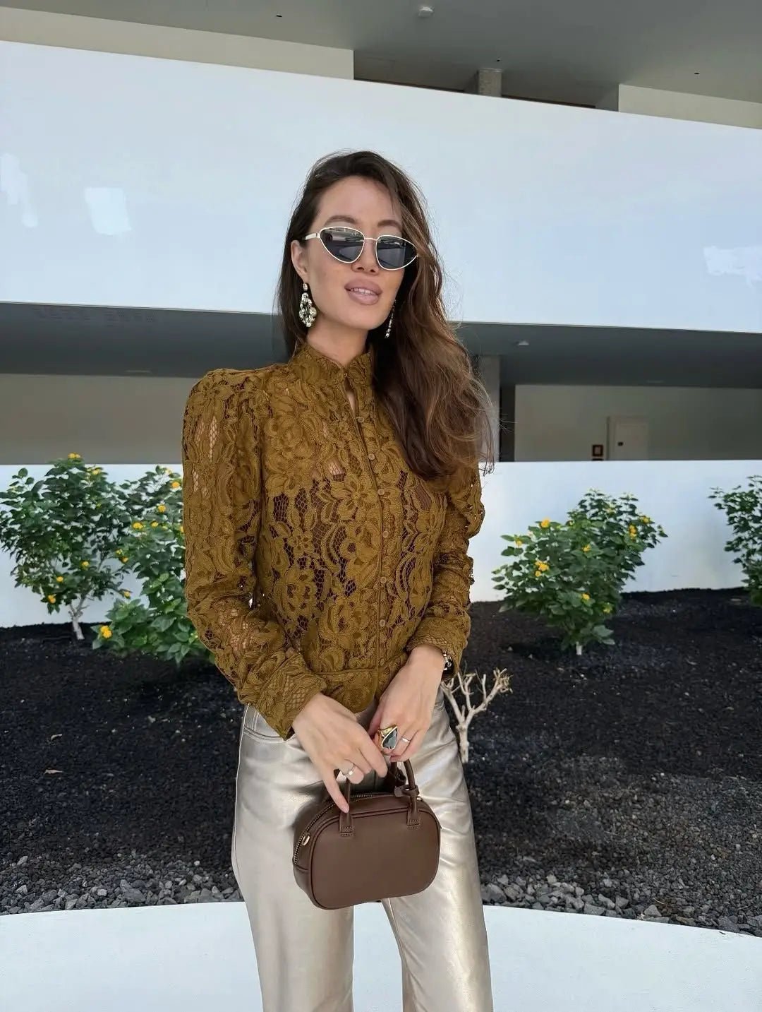 Hannah spetsgenomskinlig blus