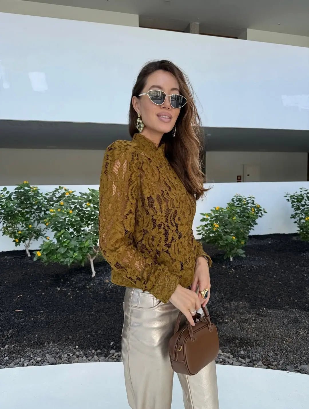 Hannah spetsgenomskinlig blus