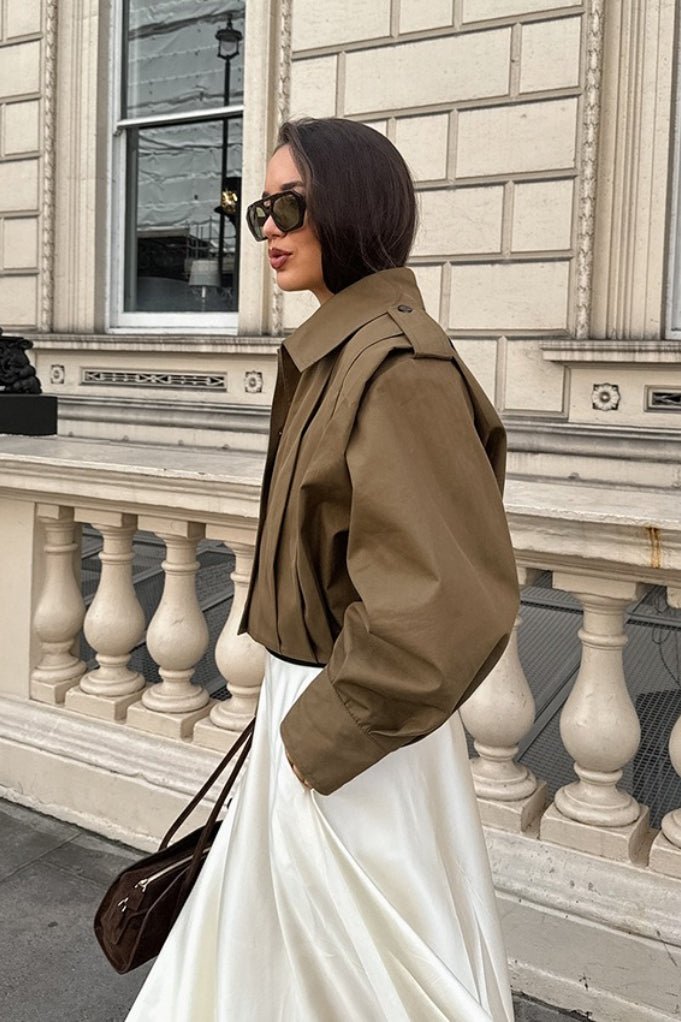 Julia kort utilityjacka med veckad design