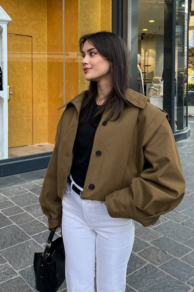 Julia kort utilityjacka med veckad design