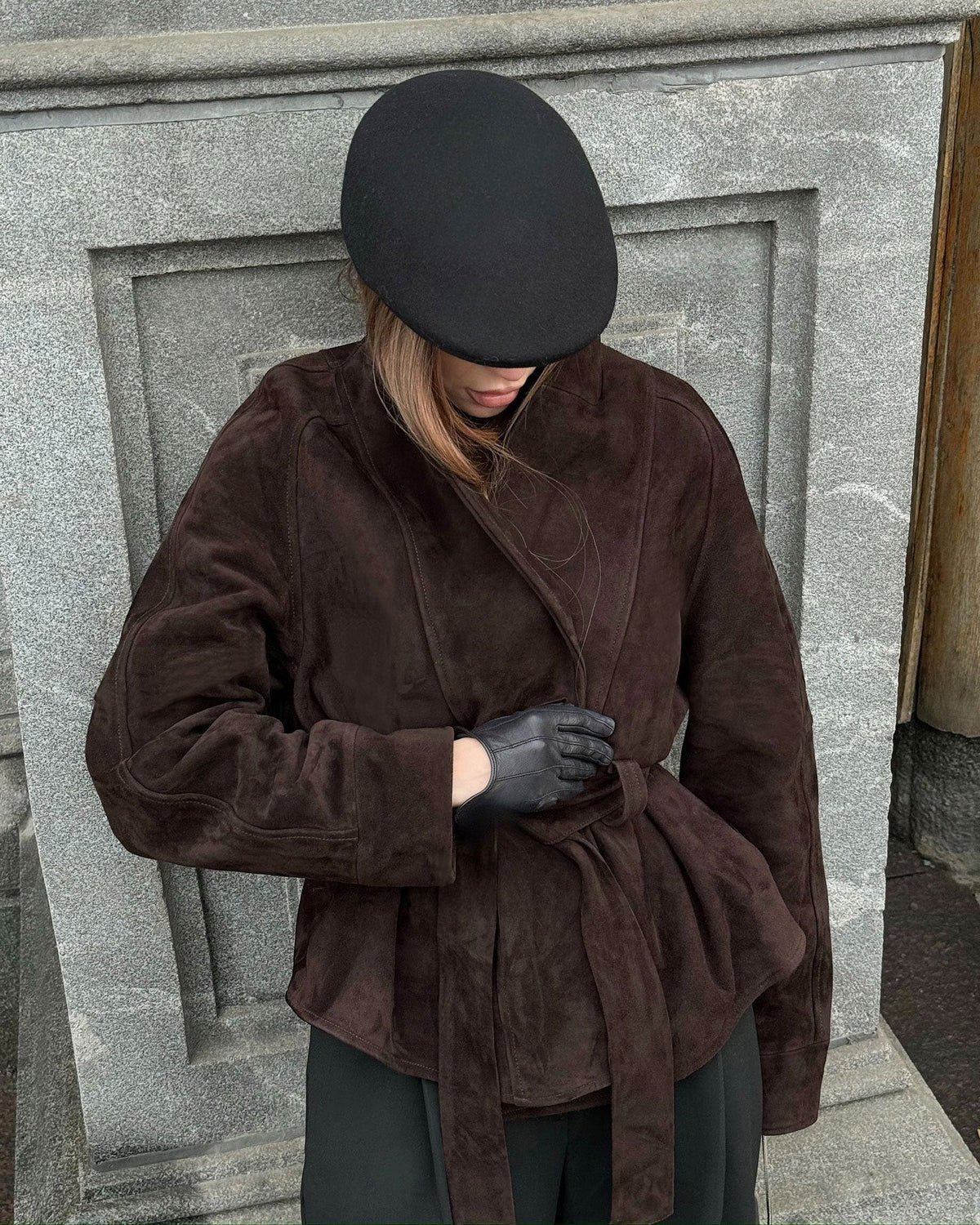Annie trenchcoat i mocka med bälte