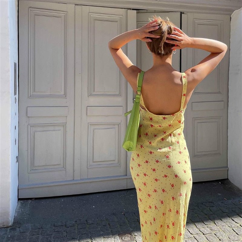 Hermione utsvängd klänning med volanger och blommönster