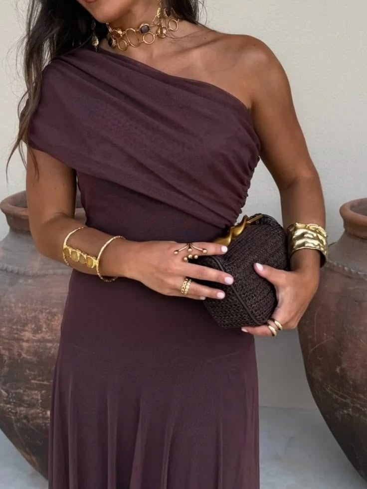 Cecile off-shoulder rynkad maxiklänning