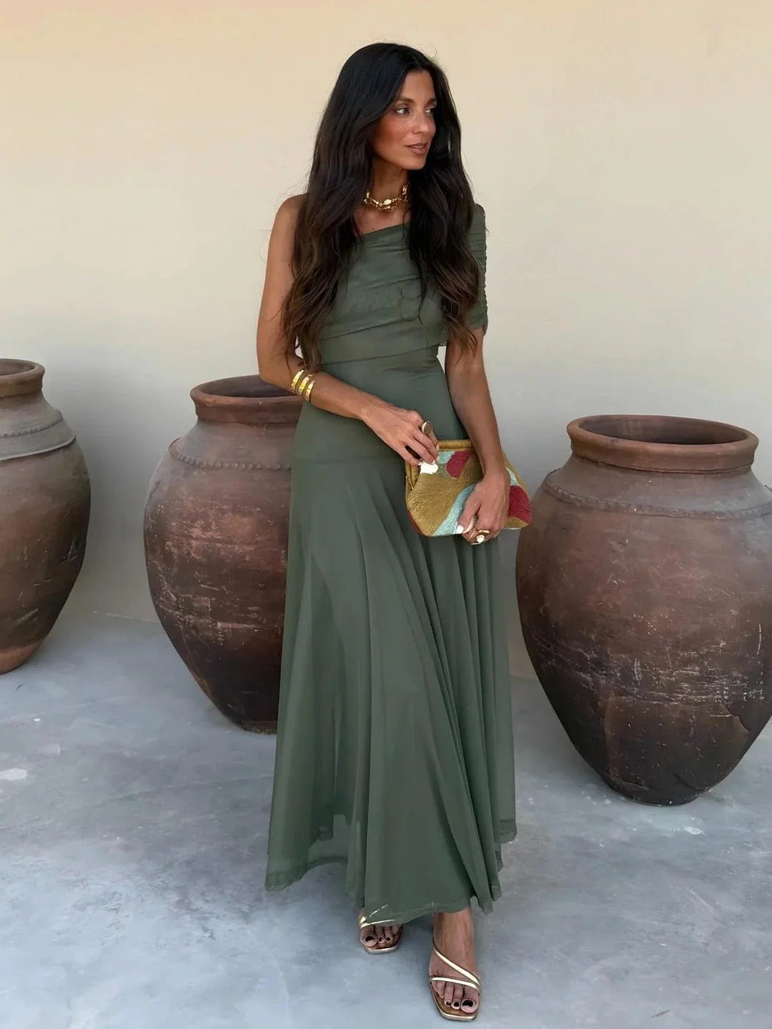 Cecile off-shoulder rynkad maxiklänning