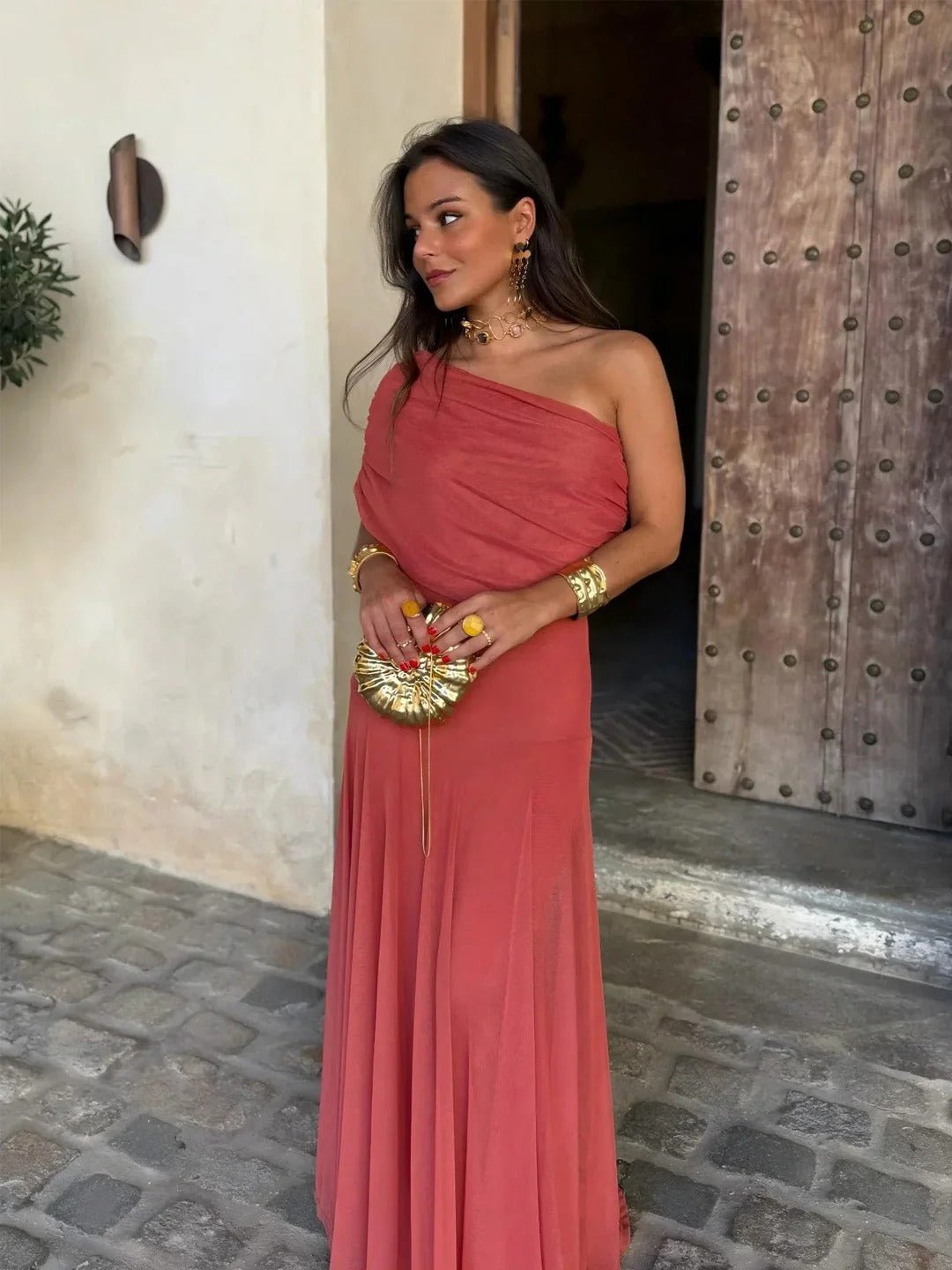 Cecile off-shoulder rynkad maxiklänning