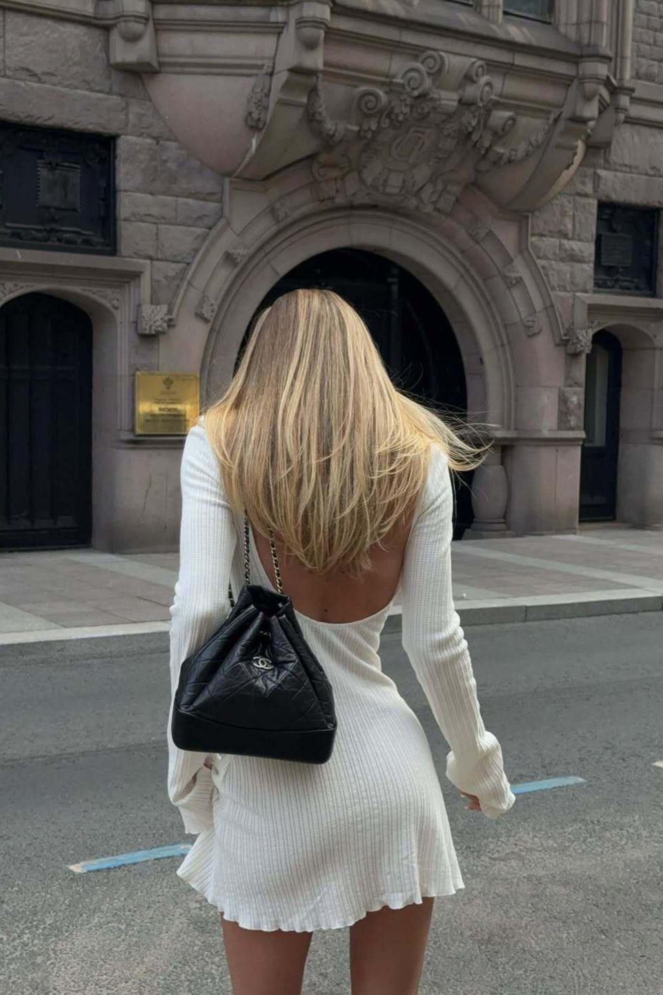 Hilma öppen rygg miniklänning