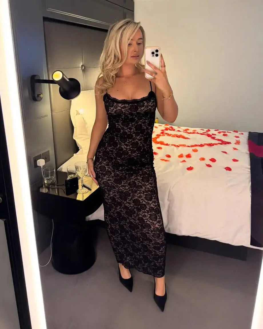 Margot off-shoulder maxiklänning i spets