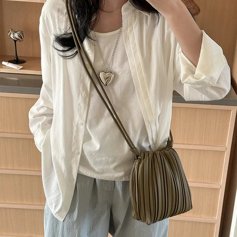 Sadie plisserad mini crossbody-väska