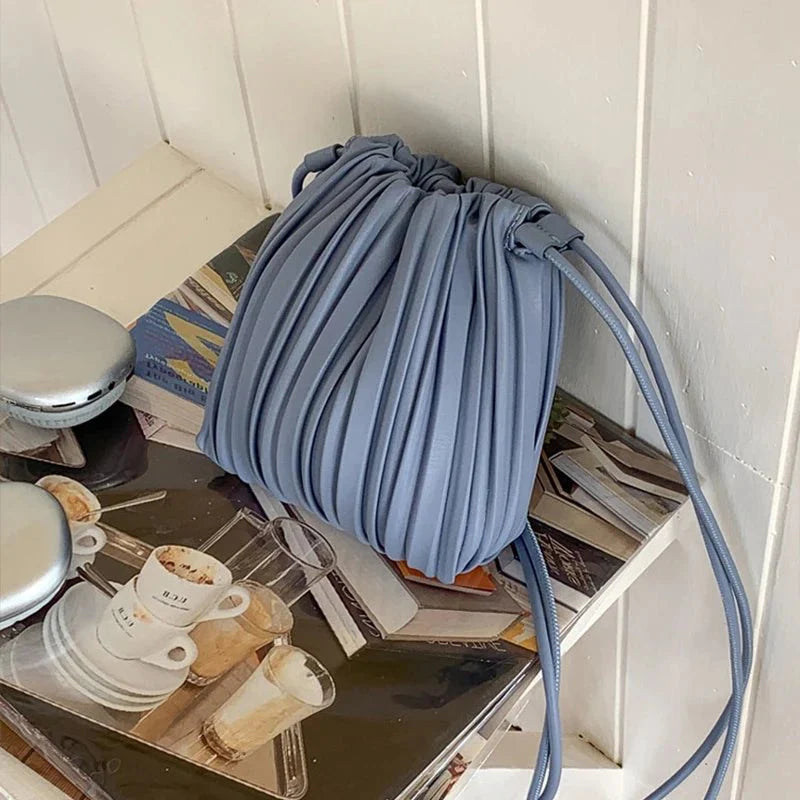 Sadie plisserad mini crossbody-väska