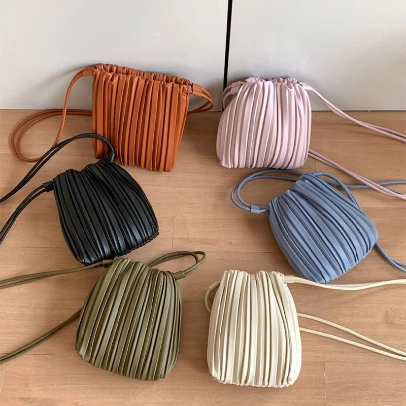 Sadie plisserad mini crossbody-väska