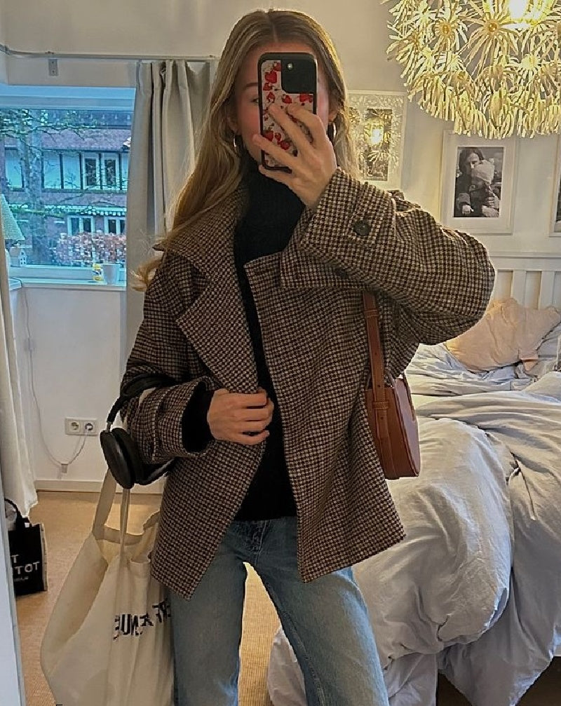 Emilia jacka med hundtandsmönster och ståkrage
