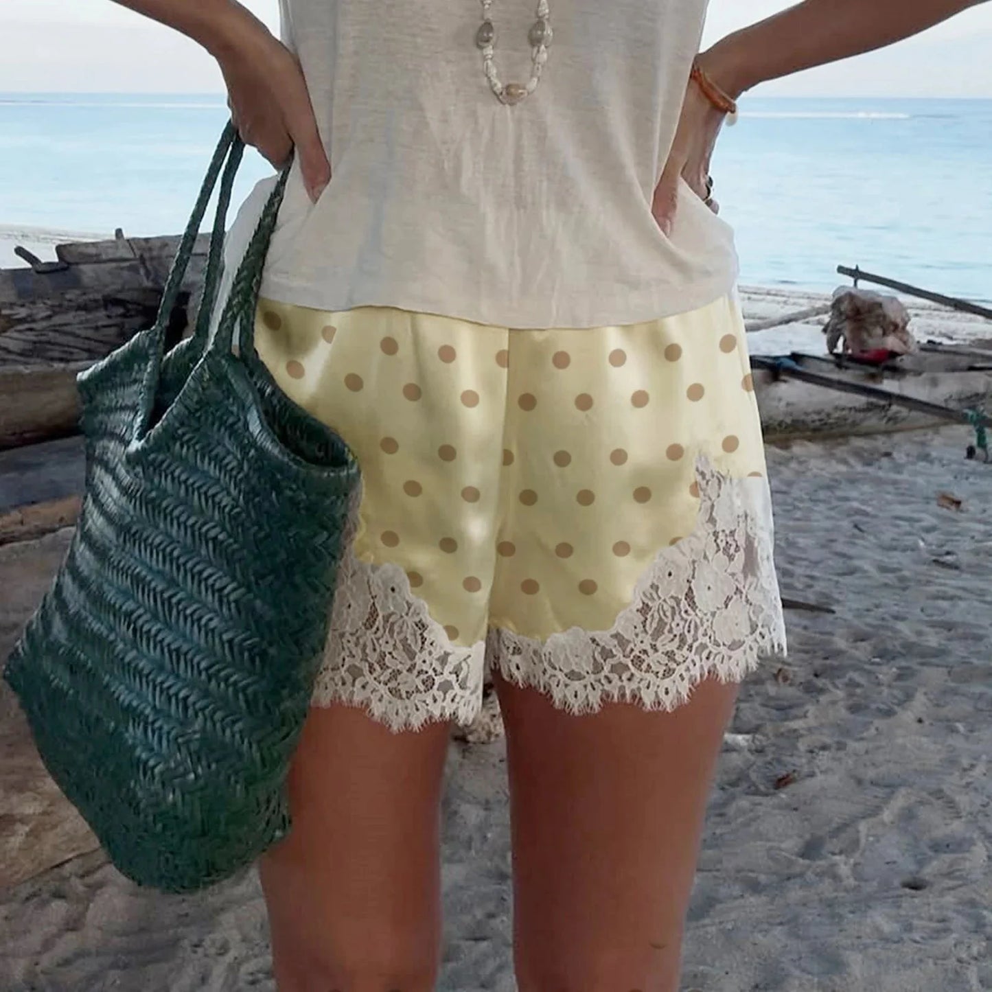 Natasha prickiga shorts med spetskant