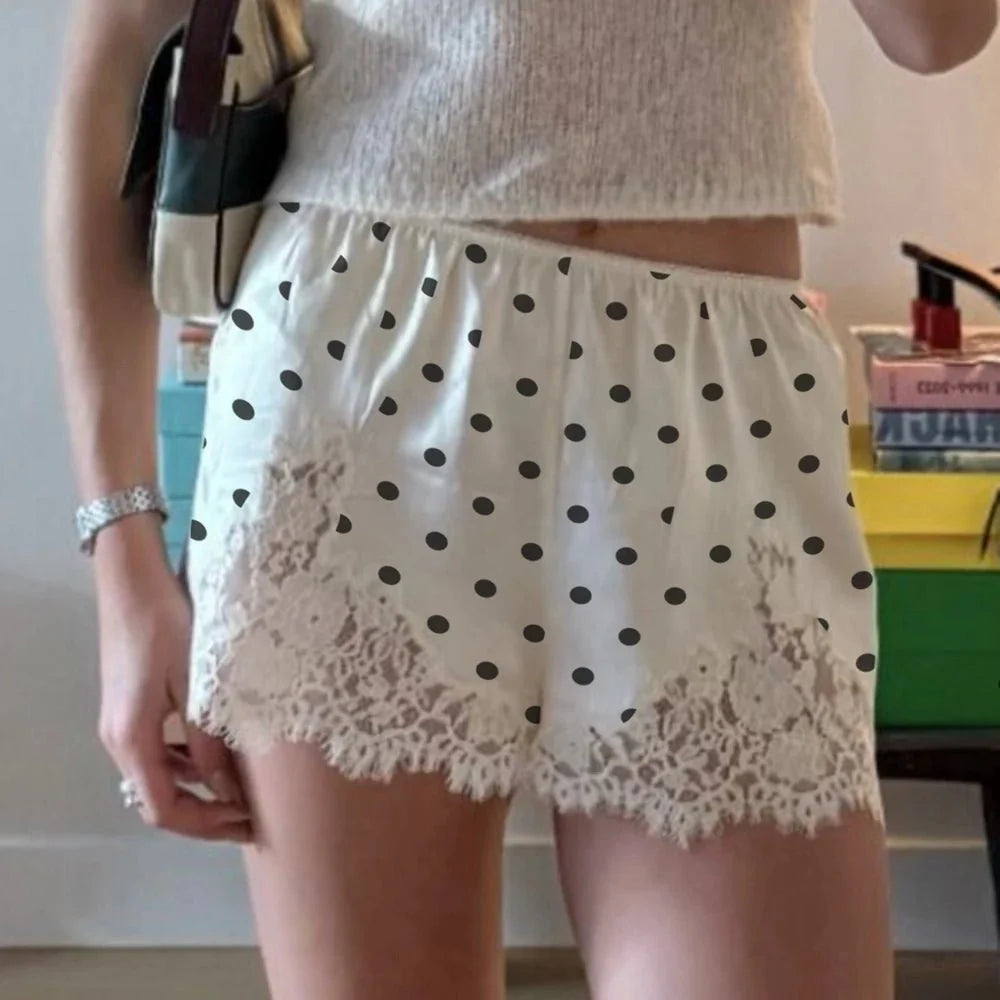 Natasha prickiga shorts med spetskant