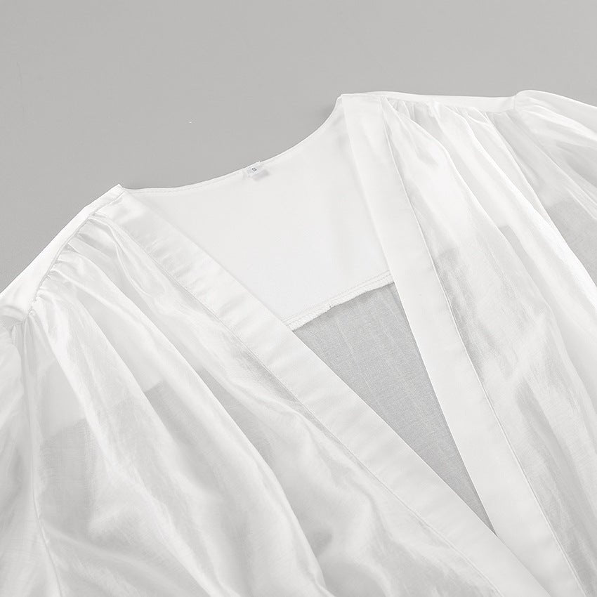 Lydia transparent blus med djup urringning och knappar