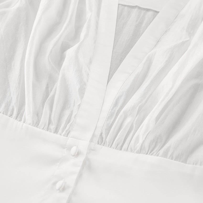 Lydia transparent blus med djup urringning och knappar