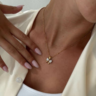Adaeze halsband med rosett i zirkonia