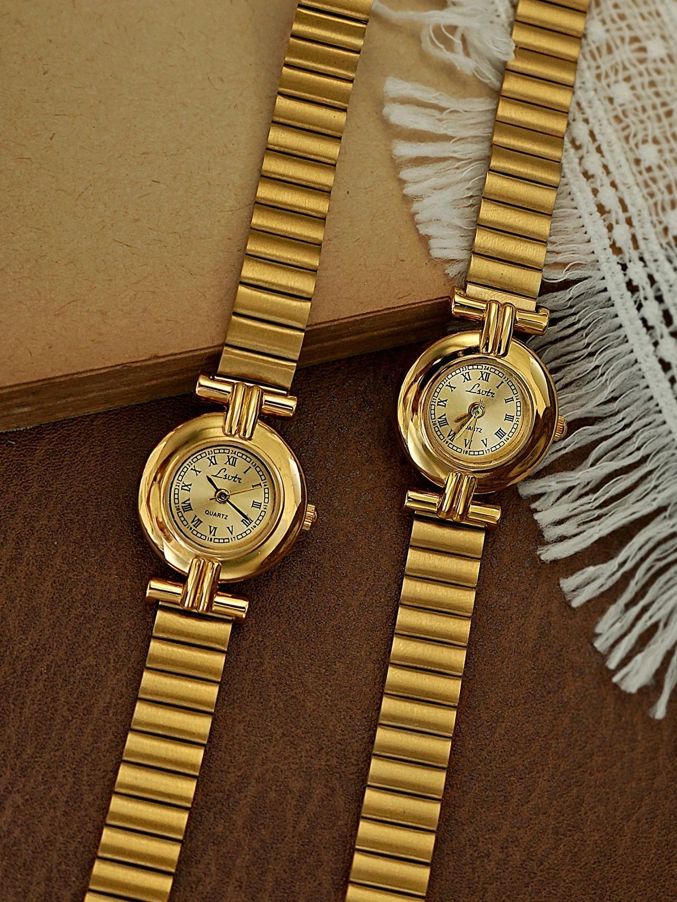 ZEYA - Calla Round Vintage Watch