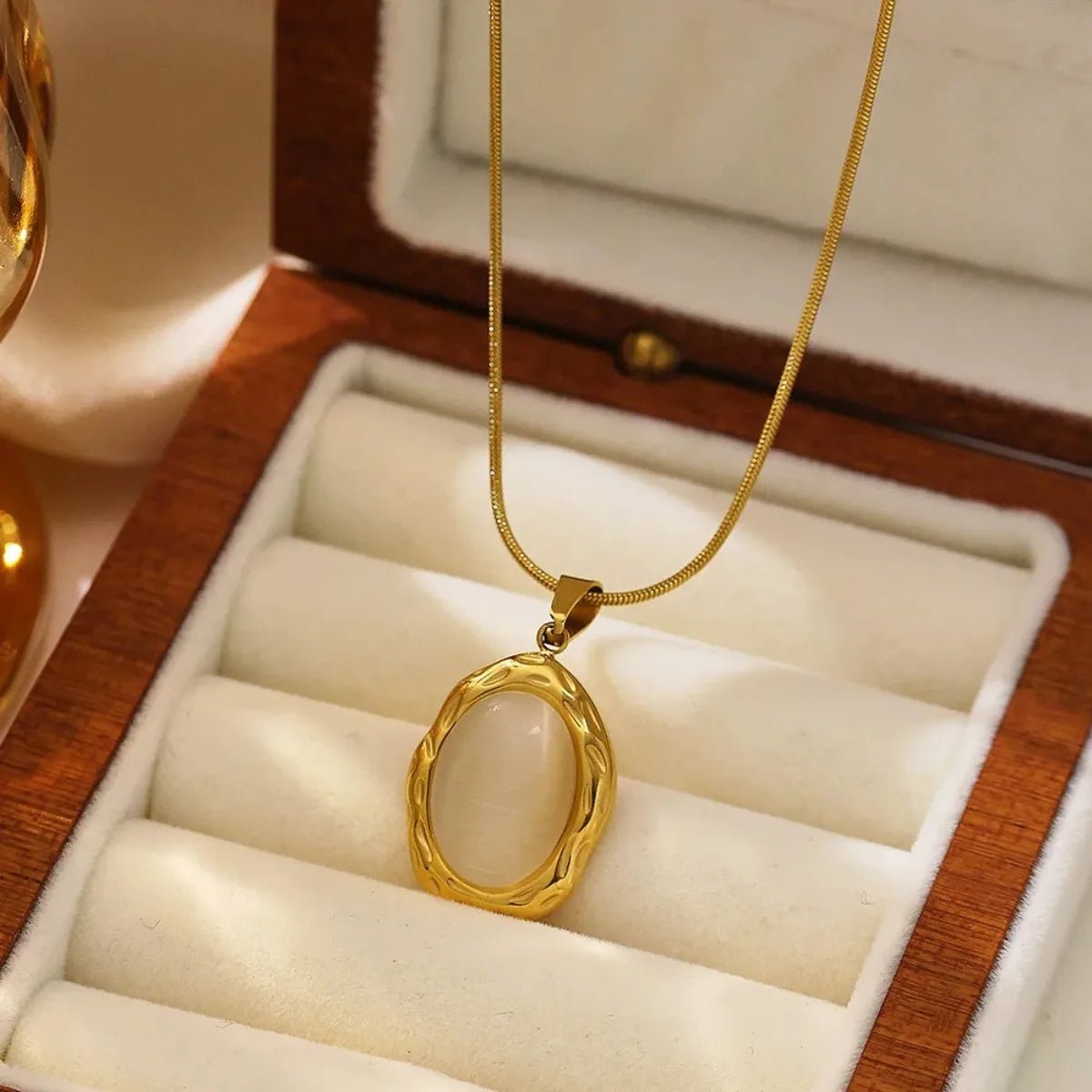 ZEYA - Catalina Oval Pearl Pendant Necklace