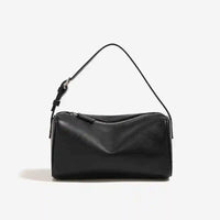 Claudia crossbody-väska i konstläder
