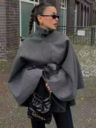Daniela kappa med bälte och cape