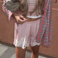 Danya satin siden shorts med spets