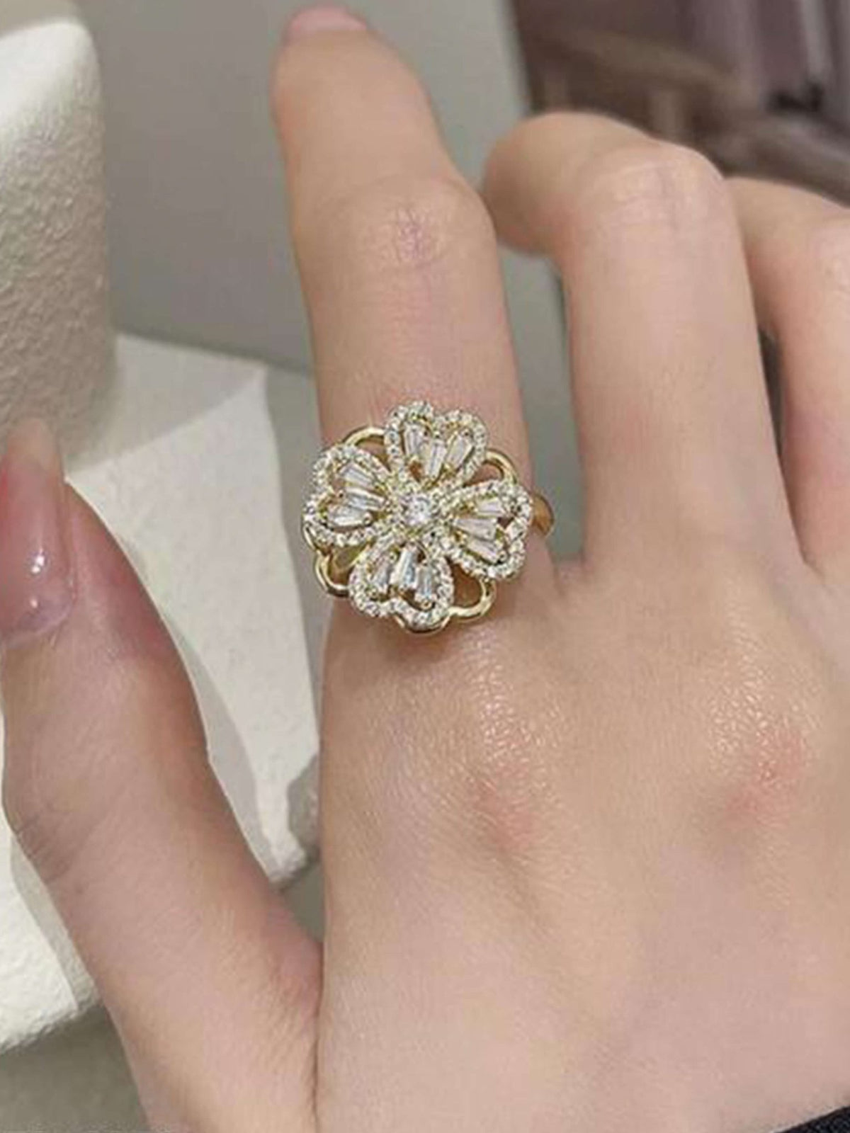 ZEYA - Hazel Clover Leaf Anxiety Ring