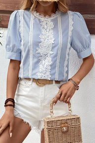 Lara Blommig Broderad Blus