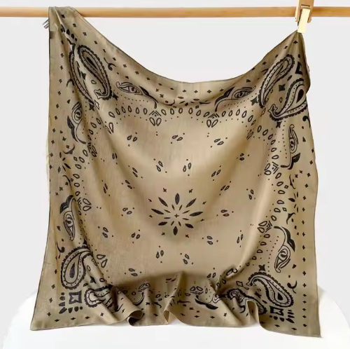 Reese Paisley Stickad Bandana Halsduk
