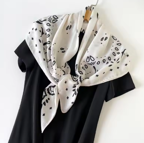 Reese Paisley Stickad Bandana Halsduk