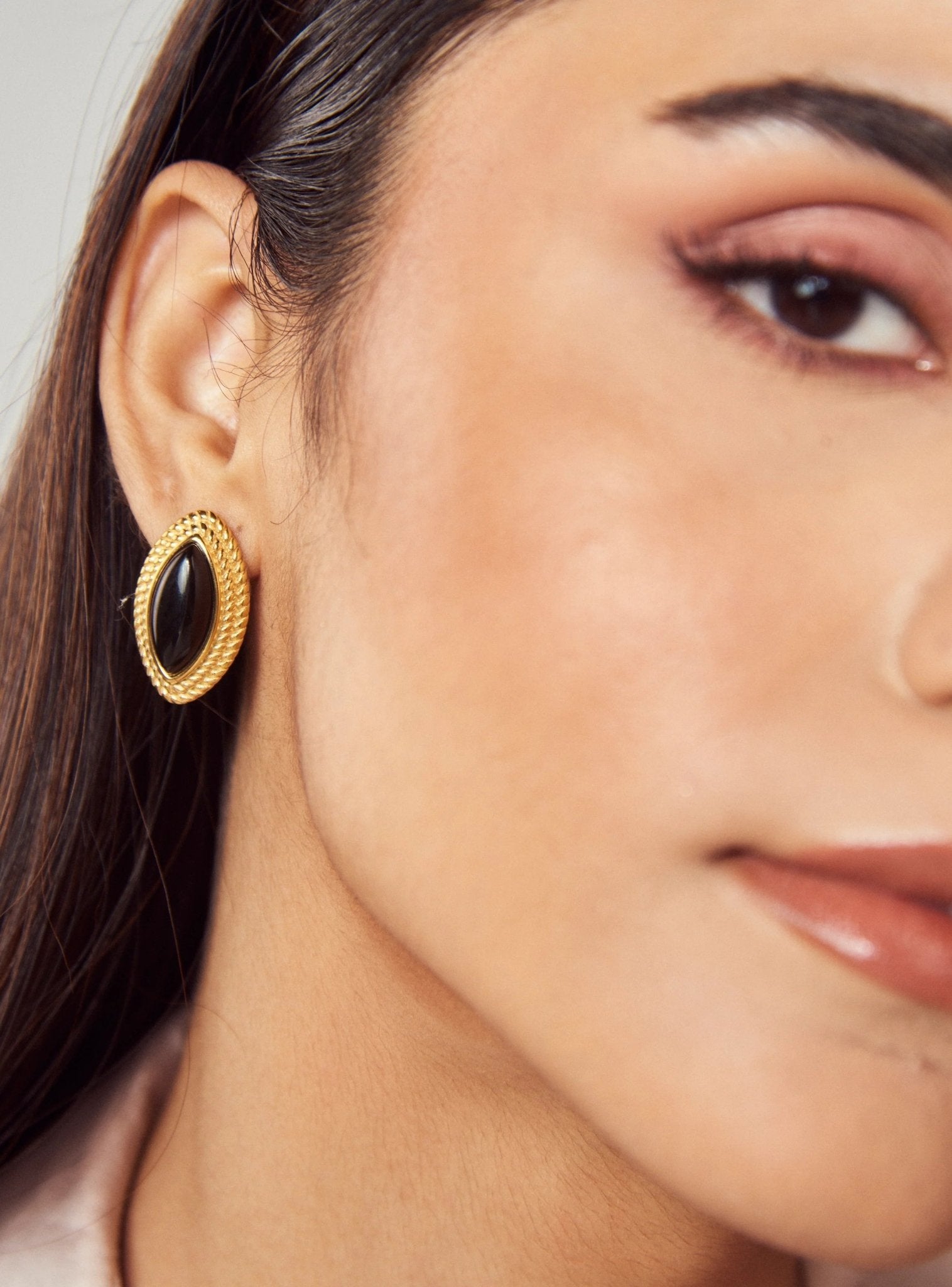 ZEYA - Regina Leaf - Shaped Earrings