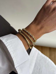 Tennisarmband med bokstäver
